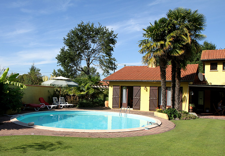 Italian property with swimming pool